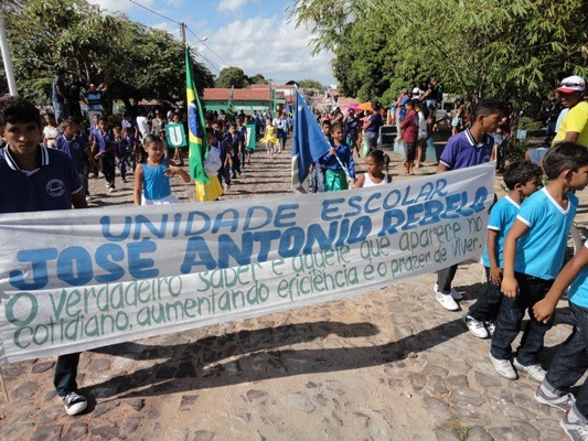 Prefeito e autoridades participam do desfile de 7 de setembro  - Imagem 16