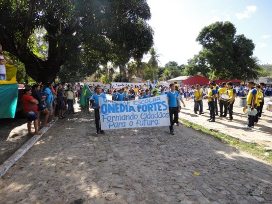 Prefeito e autoridades participam do desfile de 7 de setembro  - Imagem 20