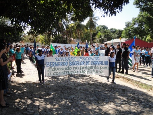 Prefeito e autoridades participam do desfile de 7 de setembro  - Imagem 34