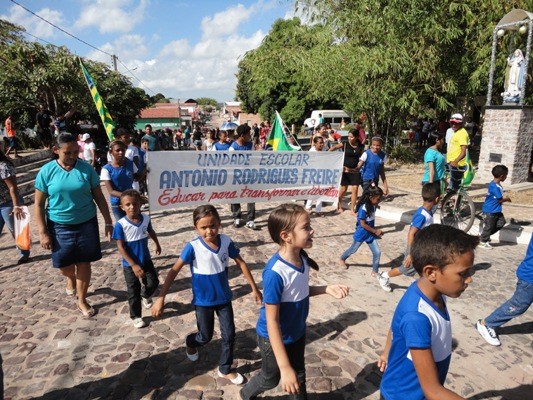 Prefeito e autoridades participam do desfile de 7 de setembro  - Imagem 19