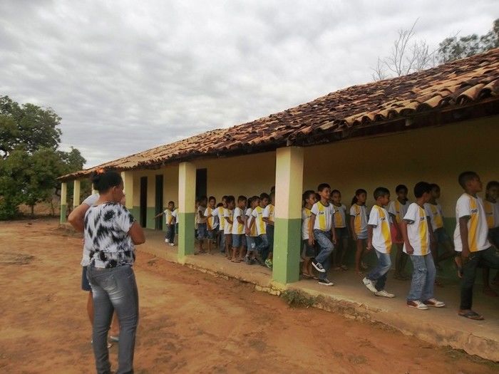 Escola Rural promove desfile cívico por estradas vicinais da comunidade  - Imagem 1