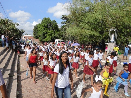 Prefeito e autoridades participam do desfile de 7 de setembro  - Imagem 9