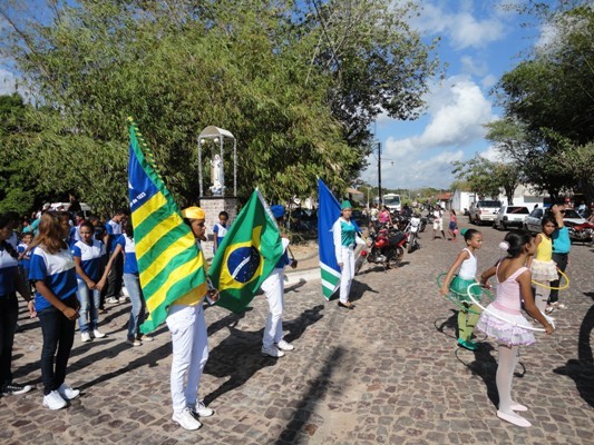 Prefeito e autoridades participam do desfile de 7 de setembro  - Imagem 18