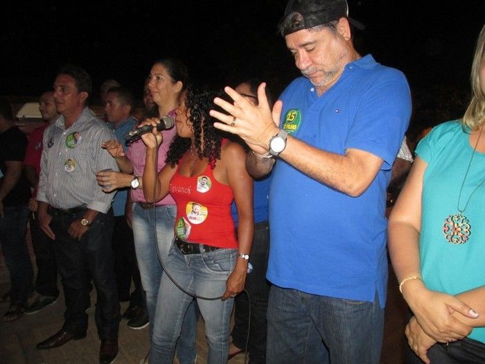 Prefeito: Walter Alencar Faz inauguração de Comité do 15 do Candidato a Governador ZÉ FILHO em Agricolândia.  - Imagem 24