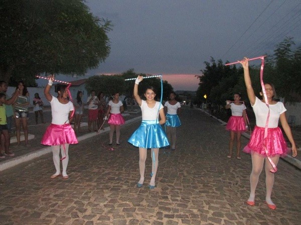 UESM realiza desfile cívico com o tema: “50 anos de educação de qualidade transformando vidas” - Imagem 38