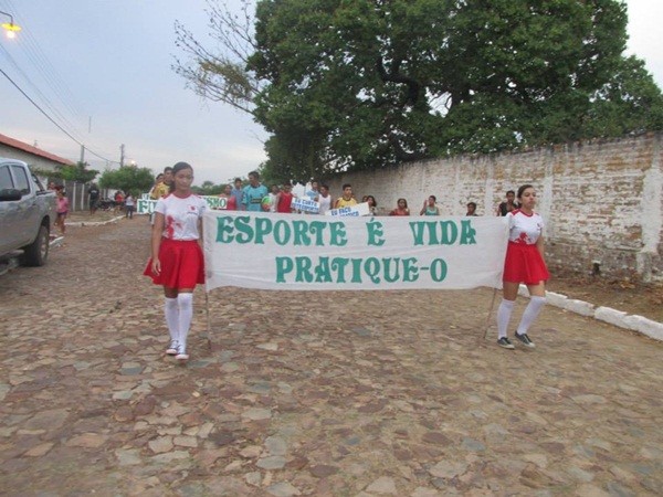 UESM realiza desfile cívico com o tema: “50 anos de educação de qualidade transformando vidas” - Imagem 9