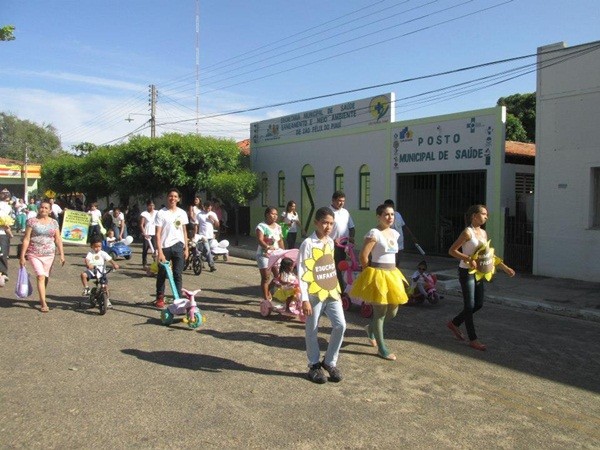 Público prestigia Desfile Cívico das escolas municipais que tiveram educação, avanço e desafio como tema - Imagem 88