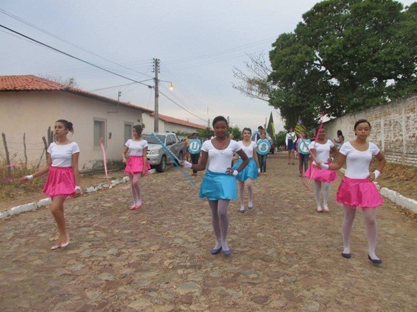 UESM realiza desfile cívico com o tema: “50 anos de educação de qualidade transformando vidas” - Imagem 23