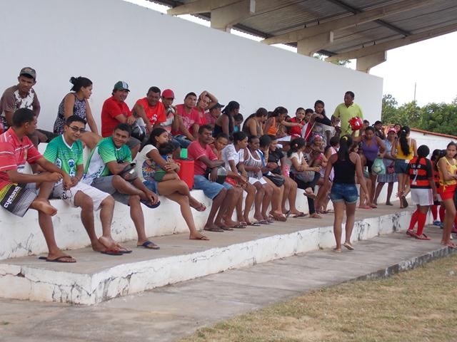 Com eleição de musa, campeonato amador da LBF começa com dois jogos - Imagem 2