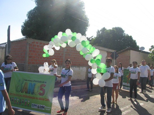Público prestigia Desfile Cívico das escolas municipais que tiveram educação, avanço e desafio como tema - Imagem 34