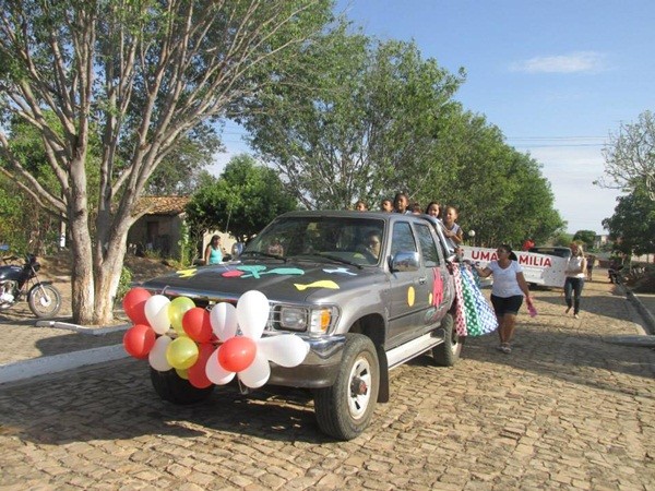 Público prestigia Desfile Cívico das escolas municipais que tiveram educação, avanço e desafio como tema - Imagem 49