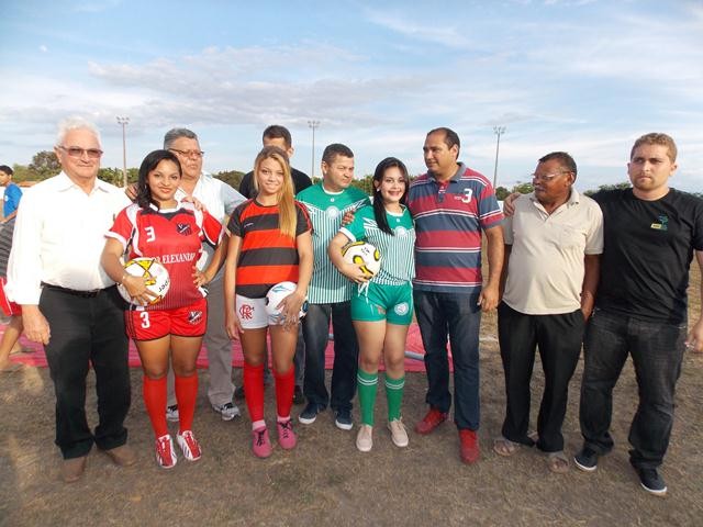 Com eleição de musa, campeonato amador da LBF começa com dois jogos - Imagem 11