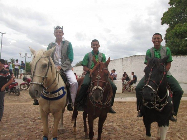 UESM realiza desfile cívico com o tema: “50 anos de educação de qualidade transformando vidas” - Imagem 35