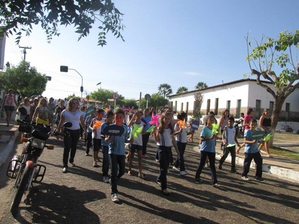 Público prestigia Desfile Cívico das escolas municipais que tiveram educação, avanço e desafio como tema - Imagem 50