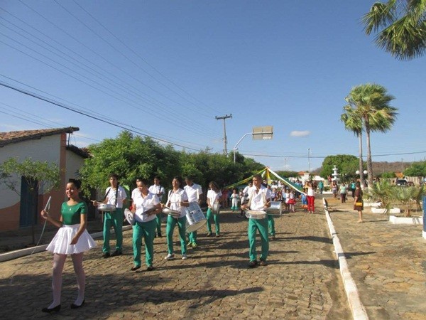 Público prestigia Desfile Cívico das escolas municipais que tiveram educação, avanço e desafio como tema - Imagem 51