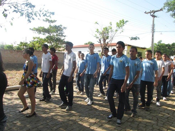 Público prestigia Desfile Cívico das escolas municipais que tiveram educação, avanço e desafio como tema - Imagem 10