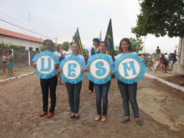 UESM realiza desfile cívico com o tema: “50 anos de educação de qualidade transformando vidas” - Imagem 16