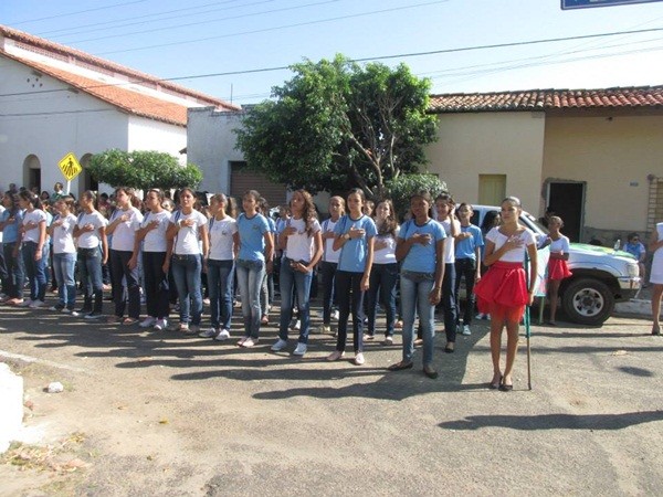 Público prestigia Desfile Cívico das escolas municipais que tiveram educação, avanço e desafio como tema - Imagem 107