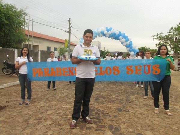 UESM realiza desfile cívico com o tema: “50 anos de educação de qualidade transformando vidas” - Imagem 2