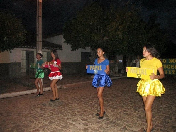 UESM realiza desfile cívico com o tema: “50 anos de educação de qualidade transformando vidas” - Imagem 37