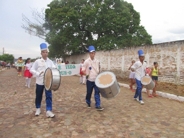 UESM realiza desfile cívico com o tema: “50 anos de educação de qualidade transformando vidas” - Imagem 25