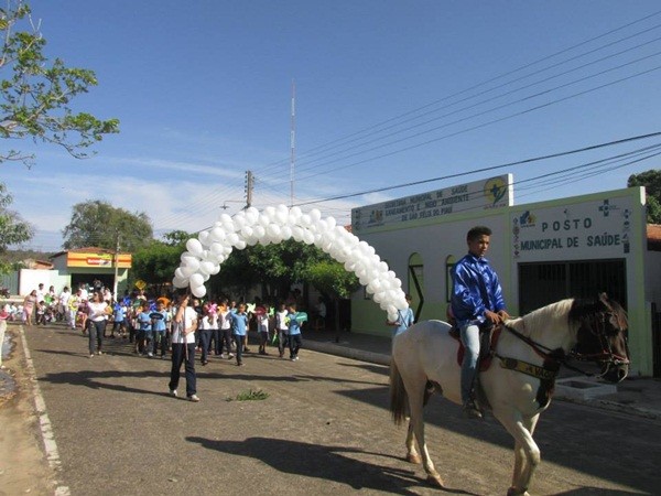 Público prestigia Desfile Cívico das escolas municipais que tiveram educação, avanço e desafio como tema - Imagem 58