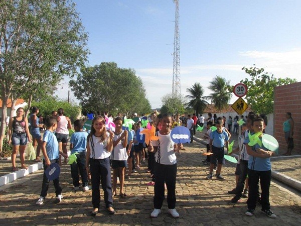 Público prestigia Desfile Cívico das escolas municipais que tiveram educação, avanço e desafio como tema - Imagem 36
