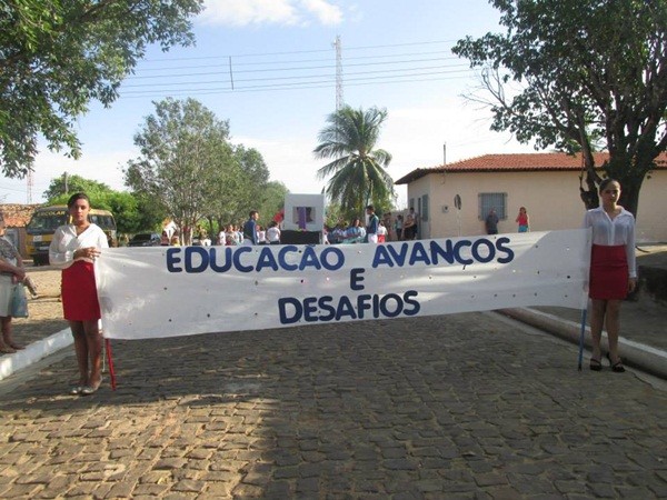 Público prestigia Desfile Cívico das escolas municipais que tiveram educação, avanço e desafio como tema - Imagem 81