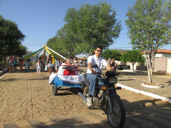 Público prestigia Desfile Cívico das escolas municipais que tiveram educação, avanço e desafio como tema - Imagem 74