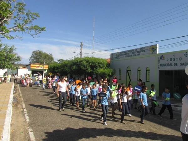 Público prestigia Desfile Cívico das escolas municipais que tiveram educação, avanço e desafio como tema - Imagem 105