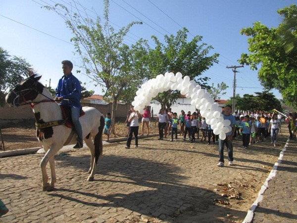 Público prestigia Desfile Cívico das escolas municipais que tiveram educação, avanço e desafio como tema - Imagem 14