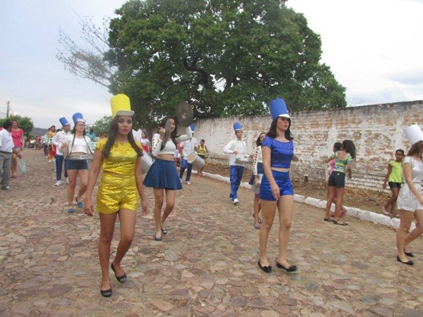 UESM realiza desfile cívico com o tema: “50 anos de educação de qualidade transformando vidas” - Imagem 24