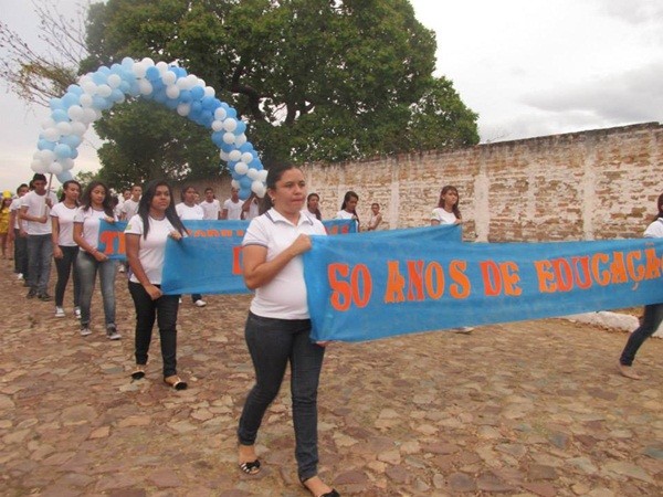 UESM realiza desfile cívico com o tema: “50 anos de educação de qualidade transformando vidas” - Imagem 34