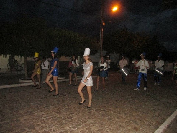 UESM realiza desfile cívico com o tema: “50 anos de educação de qualidade transformando vidas” - Imagem 47