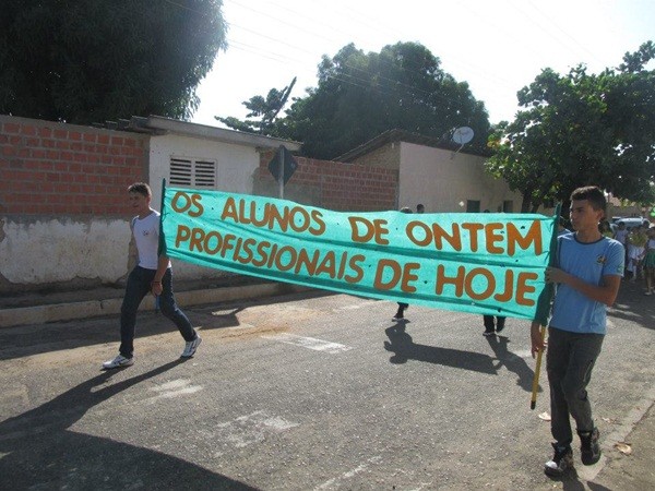 Público prestigia Desfile Cívico das escolas municipais que tiveram educação, avanço e desafio como tema - Imagem 64