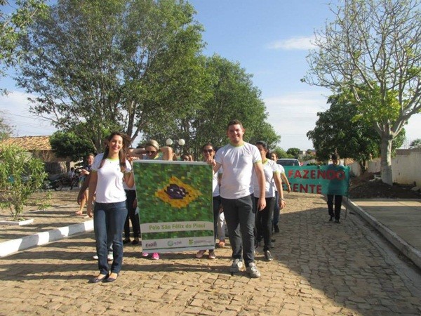 Público prestigia Desfile Cívico das escolas municipais que tiveram educação, avanço e desafio como tema - Imagem 63