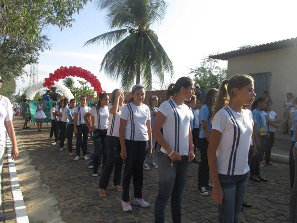 Público prestigia Desfile Cívico das escolas municipais que tiveram educação, avanço e desafio como tema - Imagem 35