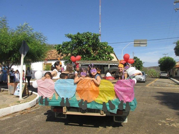 Público prestigia Desfile Cívico das escolas municipais que tiveram educação, avanço e desafio como tema - Imagem 92