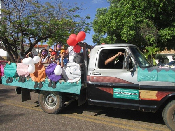 Público prestigia Desfile Cívico das escolas municipais que tiveram educação, avanço e desafio como tema - Imagem 44