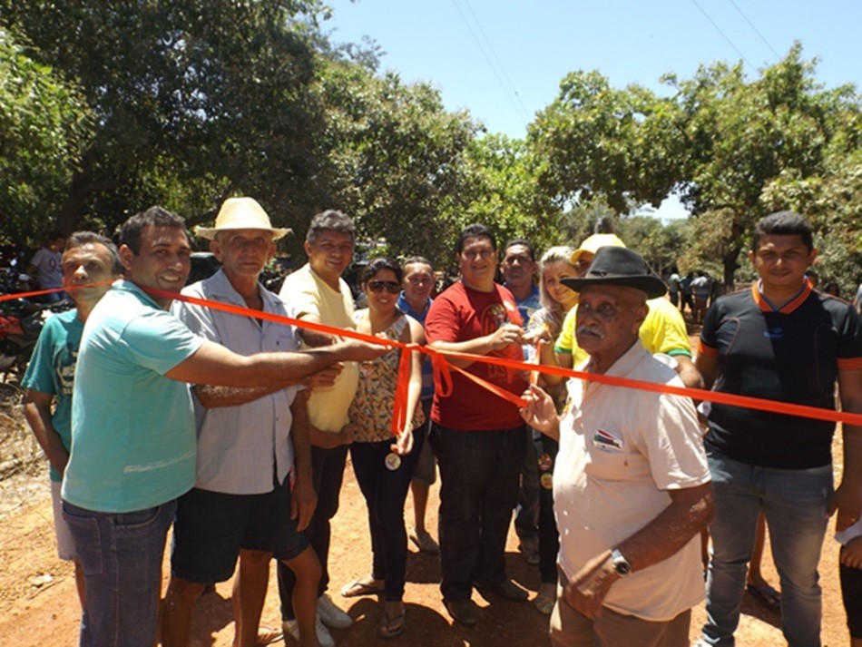 Prefeito Zé Henrique Inaugura dois abastecimentos d’água e estrada na zona rural
