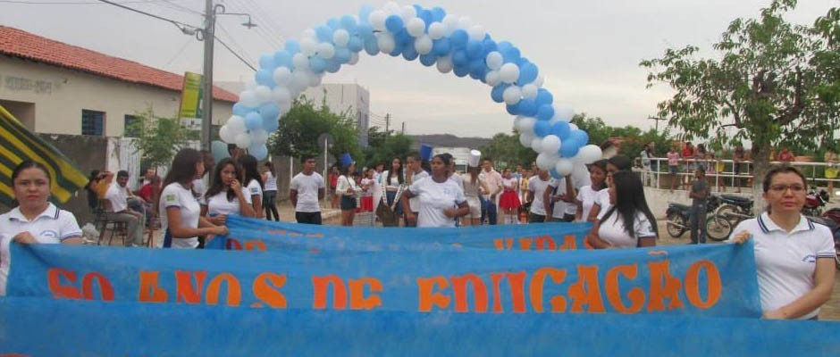 UESM realiza desfile cívico com o tema: “50 anos de educação de qualidade transformando vidas”