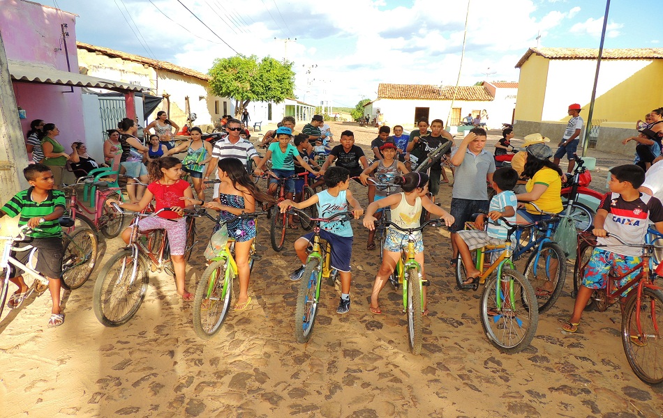 Passeio de bicicleta reune parte dos moradores de São Gonçalo
