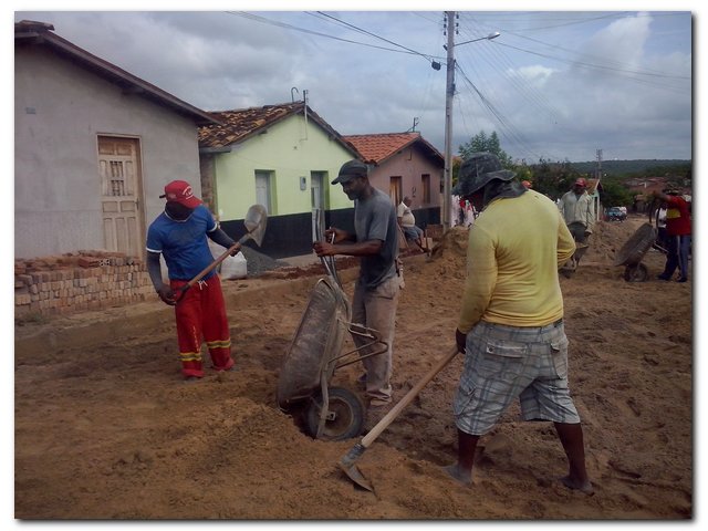 Prefeito Dr. Moura  amplia o calçamento da Rua Joaquim Leal - Imagem 5