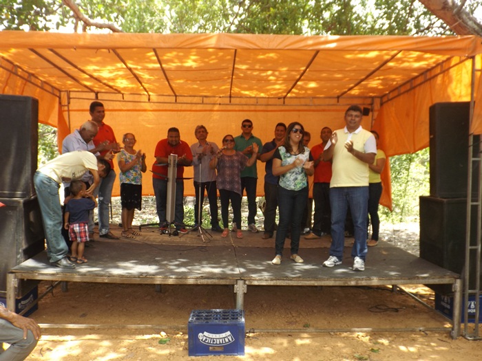 Prefeito Zé Henrique entrega passagem molhada e abastecimento d'água na zona rural do município!   - Imagem 11