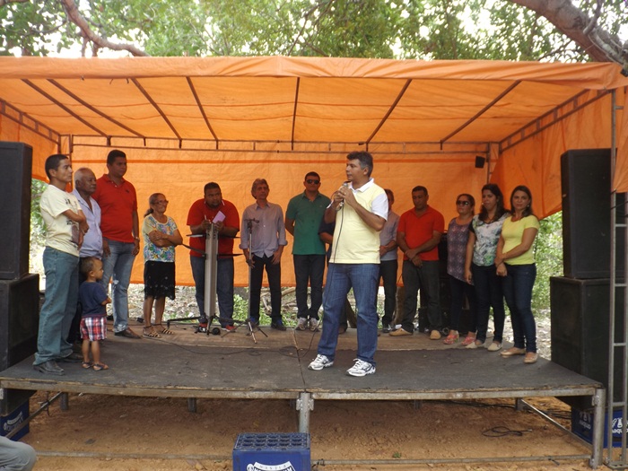 Prefeito Zé Henrique entrega passagem molhada e abastecimento d'água na zona rural do município!   - Imagem 12