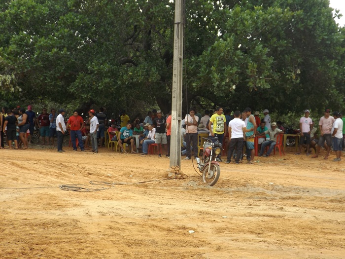 Prefeito Zé Henrique entrega passagem molhada e abastecimento d'água na zona rural do município!   - Imagem 9