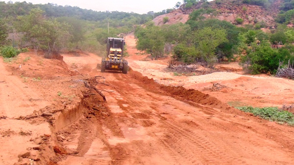 Obras de revitalização de estradas vicinais começam a ser feitas em santo Inácio do Piaui - Imagem 11