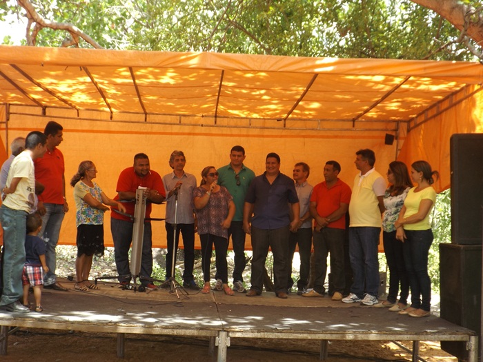 Prefeito Zé Henrique entrega passagem molhada e abastecimento d'água na zona rural do município!   - Imagem 10