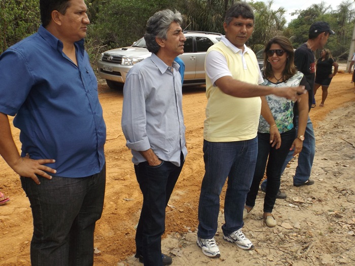 Prefeito Zé Henrique entrega passagem molhada e abastecimento d'água na zona rural do município!   - Imagem 3