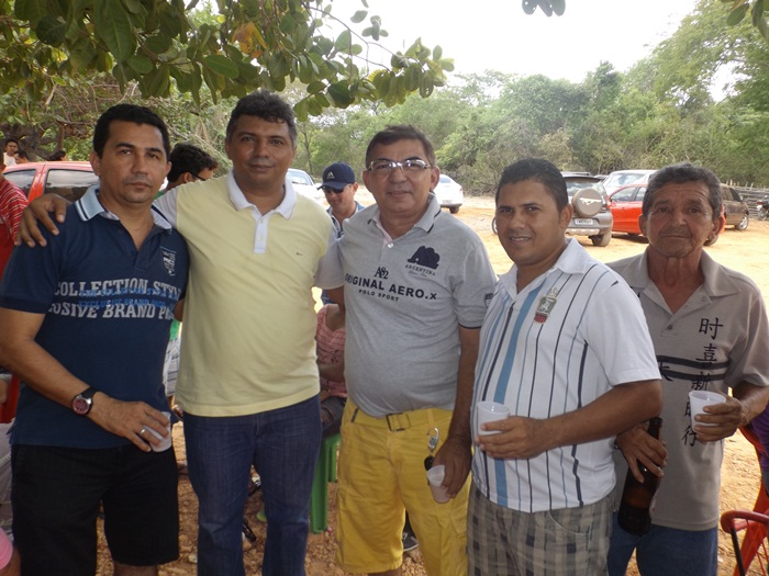 Prefeito Zé Henrique entrega passagem molhada e abastecimento d'água na zona rural do município!   - Imagem 15